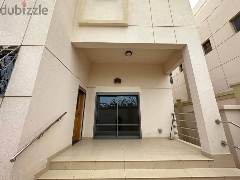 3Ak3-Luxurious 5BHK Villa for rent in Madinat S. Qabous near British Sc 10