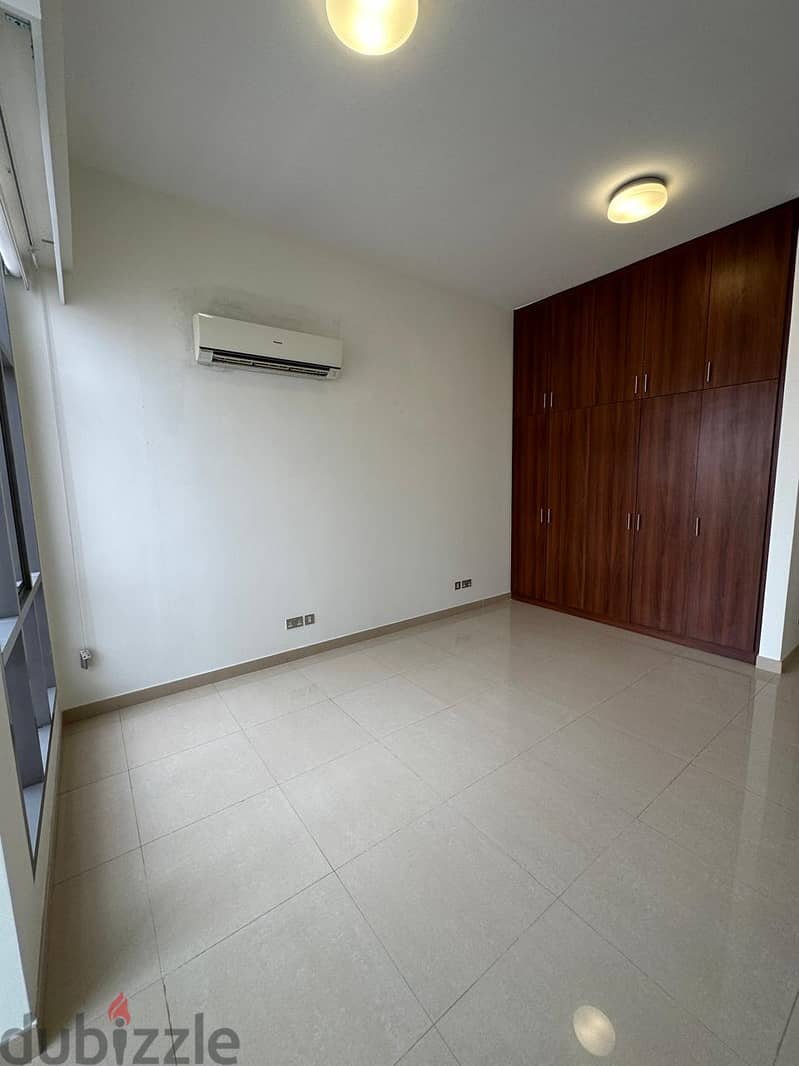 3Ak3-Luxurious 5BHK Villa for rent in Madinat S. Qabous near British Sc 18