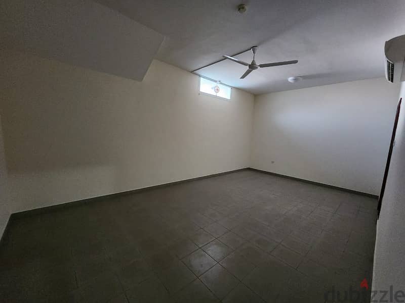 3Ak14-Clean 5BHK villa for rent in MQ close to British Council. فيلا ل 14