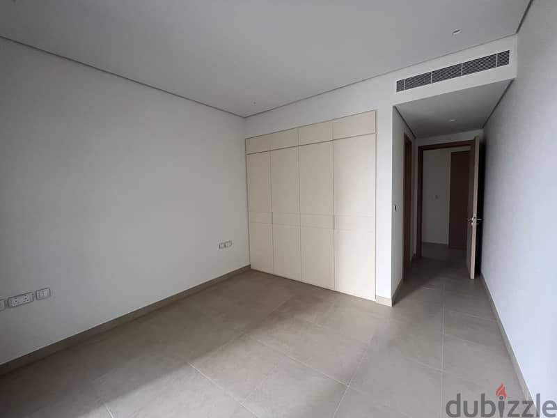 2 BR Modern Corner Apartment in Al Mouj for Sale 8