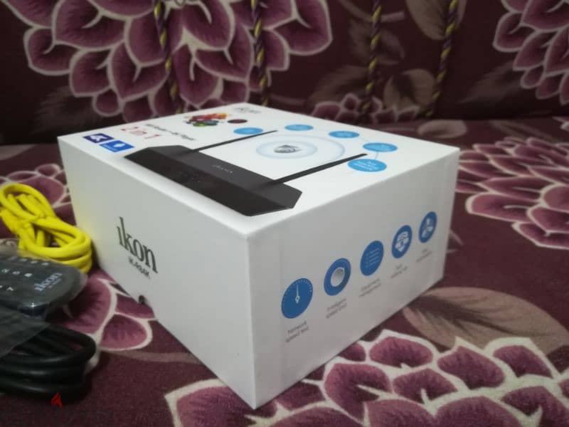 ikon Wifi Router+Android TV box 1