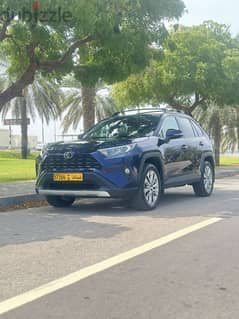 Selling 2021 Toyota RAV4 for sale by owner