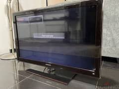 Samsung LCD tv 32 inches like new with stand and HDMI cable

79784802