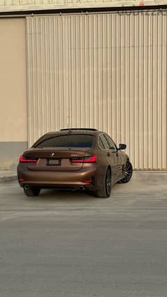 BMW 330-2020 بلون نادر ومميز