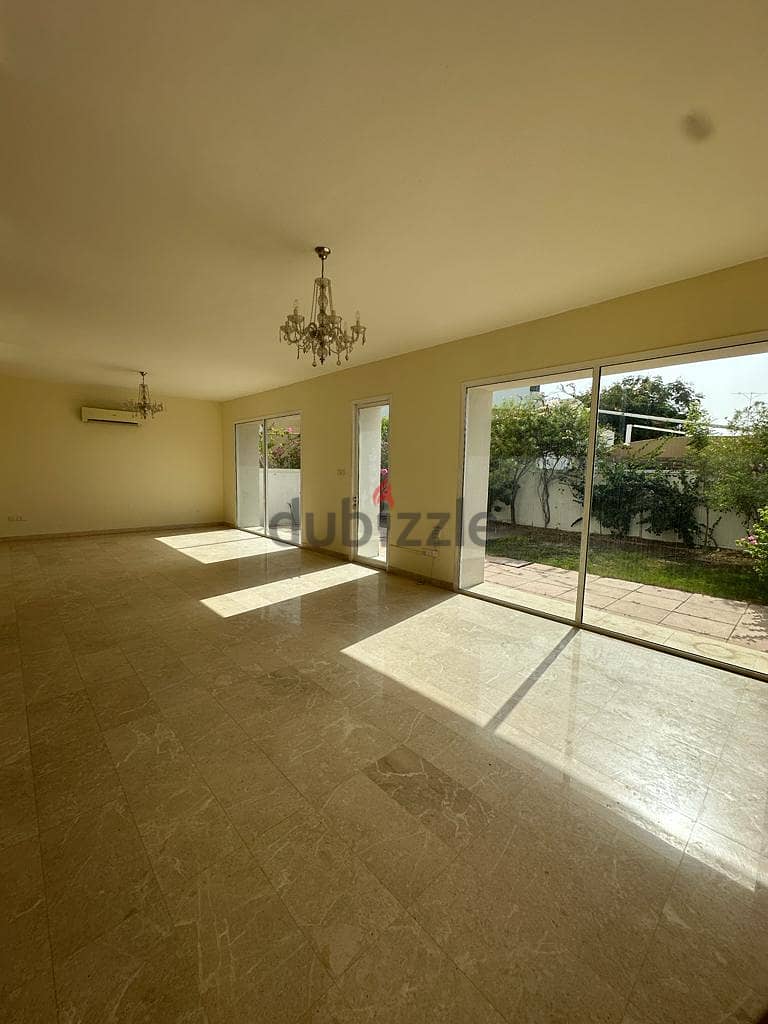 6AK3-"Stunning 4BHK Villa for rent near Qurom Garden Awaits!" 12