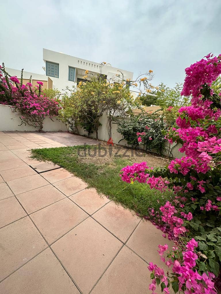 6AK3-"Stunning 4BHK Villa for rent near Qurom Garden Awaits!" 17