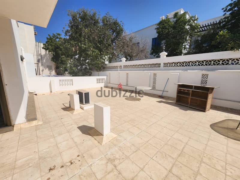 6AK8-Standalone 4bhk Villa for rent facing the beach in Qurom. فيلا مس 9