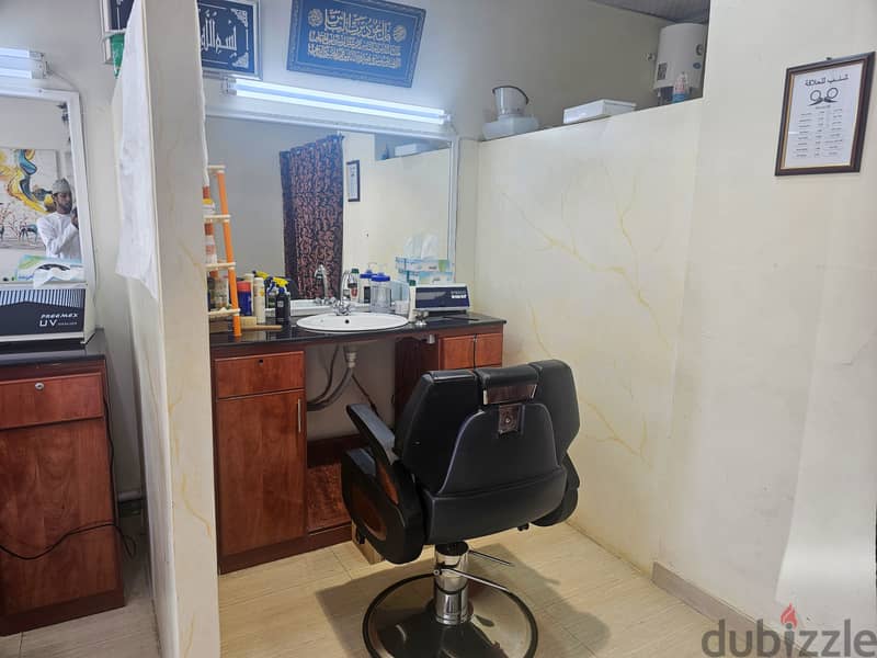 محل حلاقة للبيع في العامرات Barber Shop for Sale Al Amerat 2