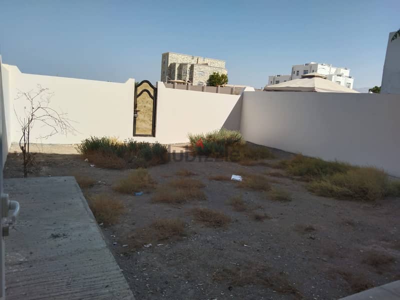 4AK4-Beautiful 5 bedroom villa for rent in Al Ansab Heights. 2