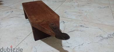 Urgently urgently selling Wooden Coconut scrapper 0