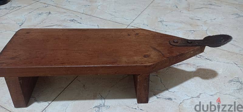 Urgently urgently selling Wooden Coconut scrapper 1