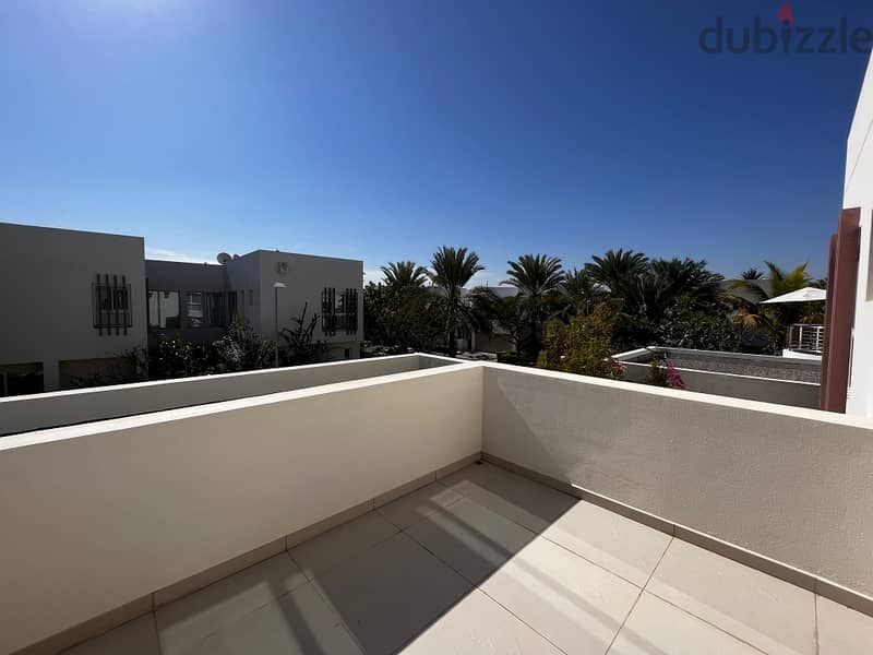 5 + 1 BR Amazing Villa with Private Pool for Sale – Al Mouj 4
