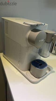 DeLonghi nespresso with milk coffee machine used few times