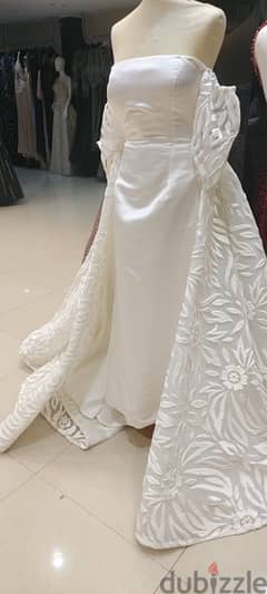 فستان زفاف بقطعه نادره مستورده مع اكسسوارات