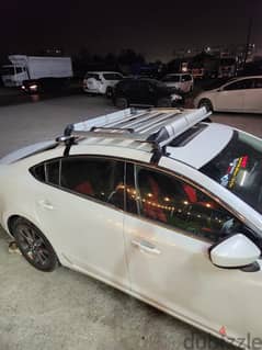 Universal roof rack/carrier with basket for sedan