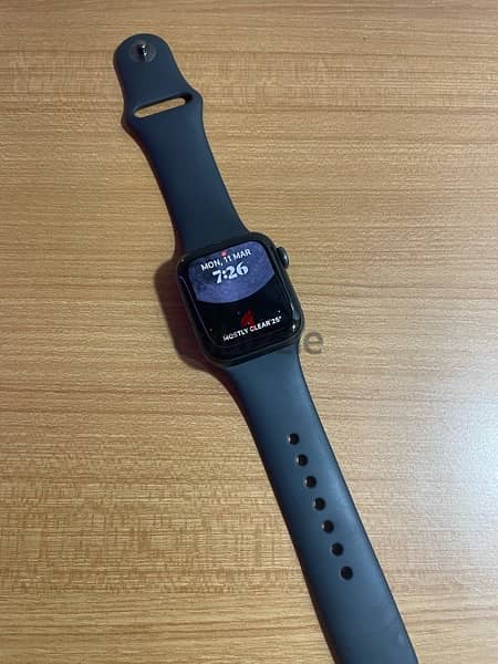 apple watch SE 40mm, under warranty, urgent sale 2