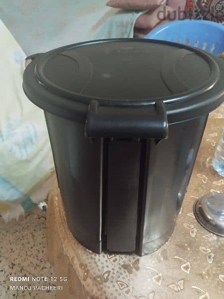 litter bin , sealed,not used -4 units actual price 2.300 2