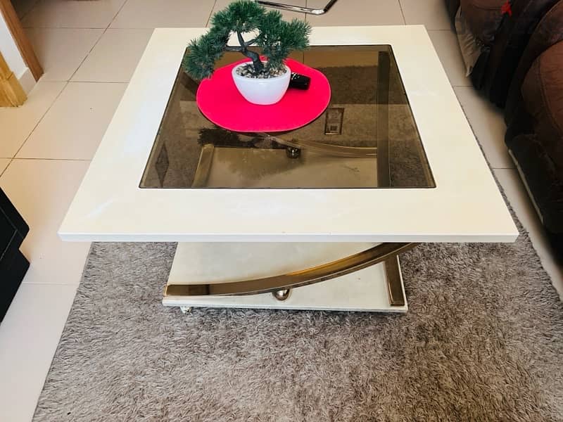 luxurious coffee table in good condition 1