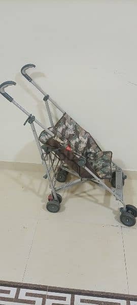 baby crib with Free stroller for sale, 4