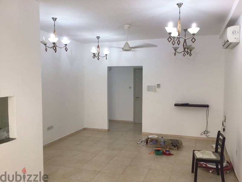 spacious 2 bhk flat for rent in mumtaz heights ruwi near church signal 3