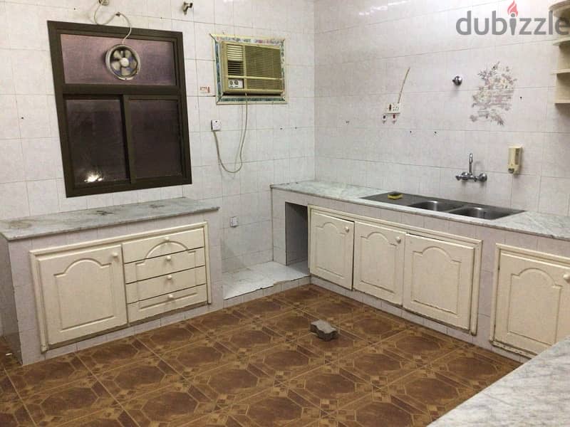 2 bhk flat for rent in wadi kabir near shell pump 3 toilets 9
