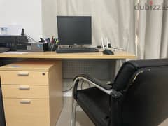 Dell i5 pc with table chair 0