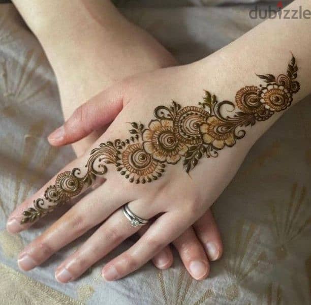 Henna Designer Available Behind Indian School Ghubra 3