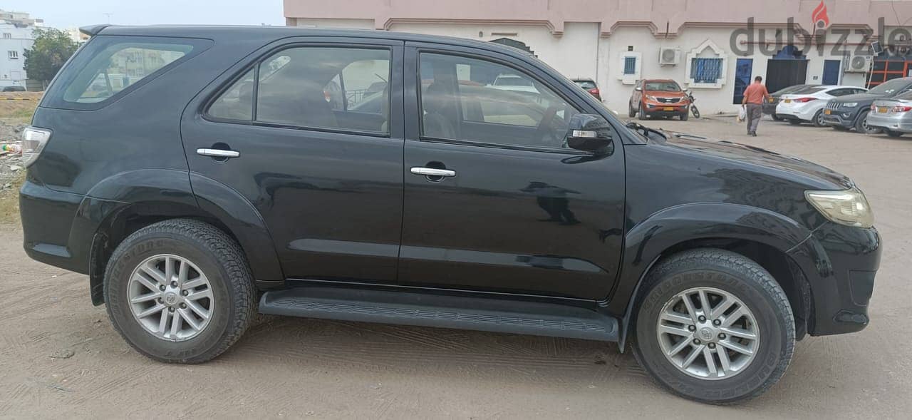 used Toyota Fortuner Black color, Single expat driven only 1