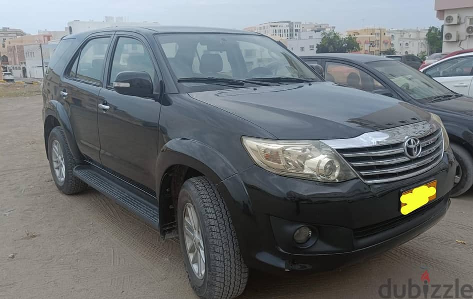 used Toyota Fortuner Black color, Single expat driven only 7