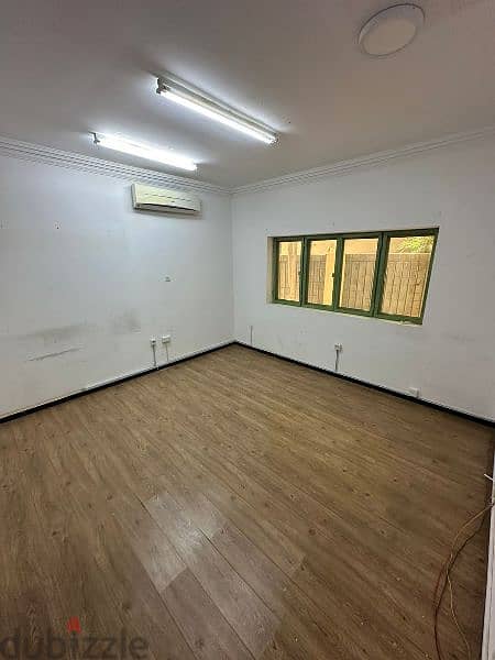 Apartment in a great location in Qurum, including electricity and wate 9