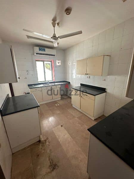 Apartment in a great location in Qurum, including electricity and wate 14
