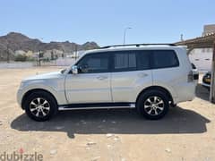 Mitsubishi Pajero 2016 with Top end model in very good condition