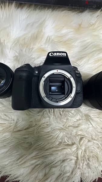 Clean Canon 90D camera+ 2 lenses + 2 lightning stands+ 1 camera stand 4
