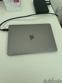 Macbook air m1 13 inch like new with box Barely used