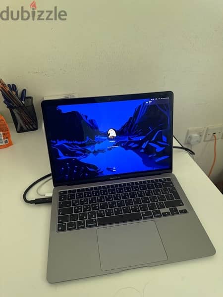 Macbook air m1 13 inch like new with box Barely used 1