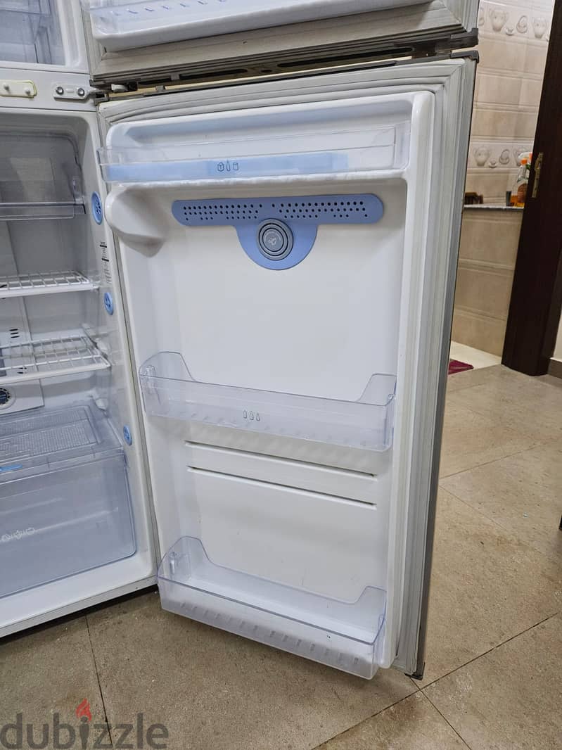 Refrigerator for urgent sale in Nizwa 1