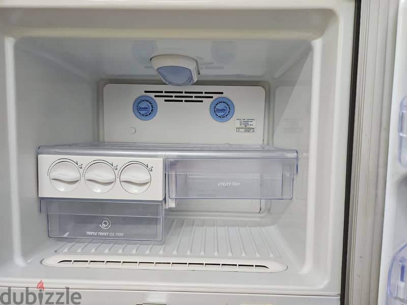 Refrigerator for urgent sale in Nizwa 2