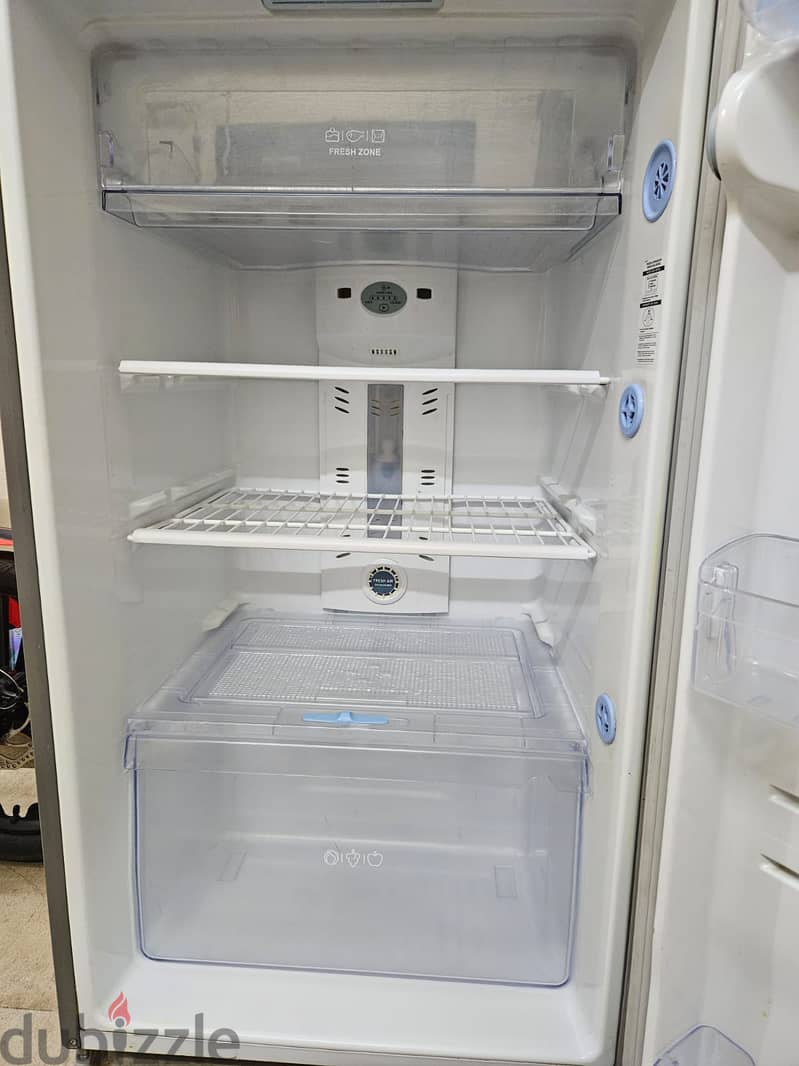 Refrigerator for urgent sale in Nizwa 3