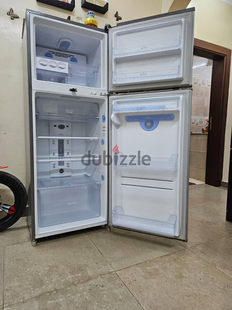Refrigerator for urgent sale in Nizwa 5