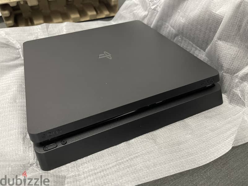 Sony Playstation PS4 Slim (Mint Condition) 5