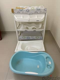 baby Jonier change table with extra bath