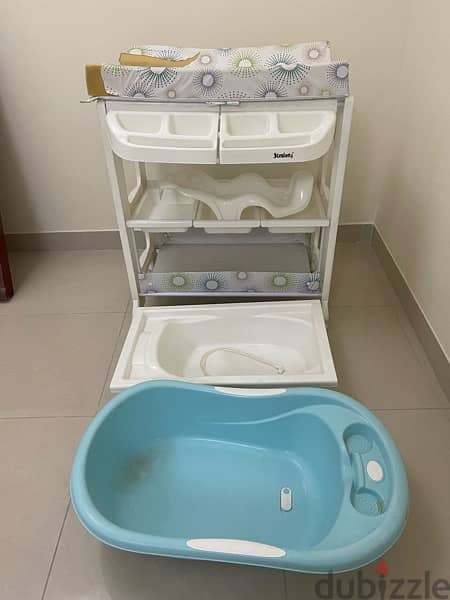 baby Jonier change table with extra bath 0