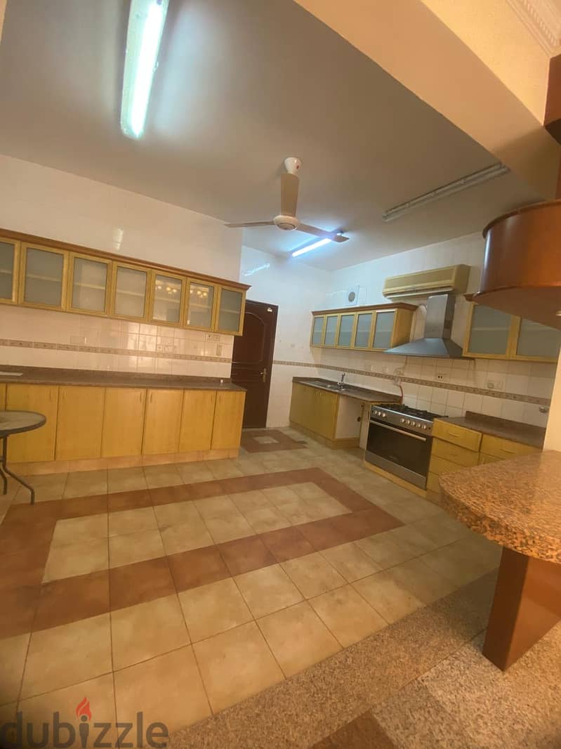 3Ak17-Luxurious 5+1BHK Villa for rent in Illam City 8