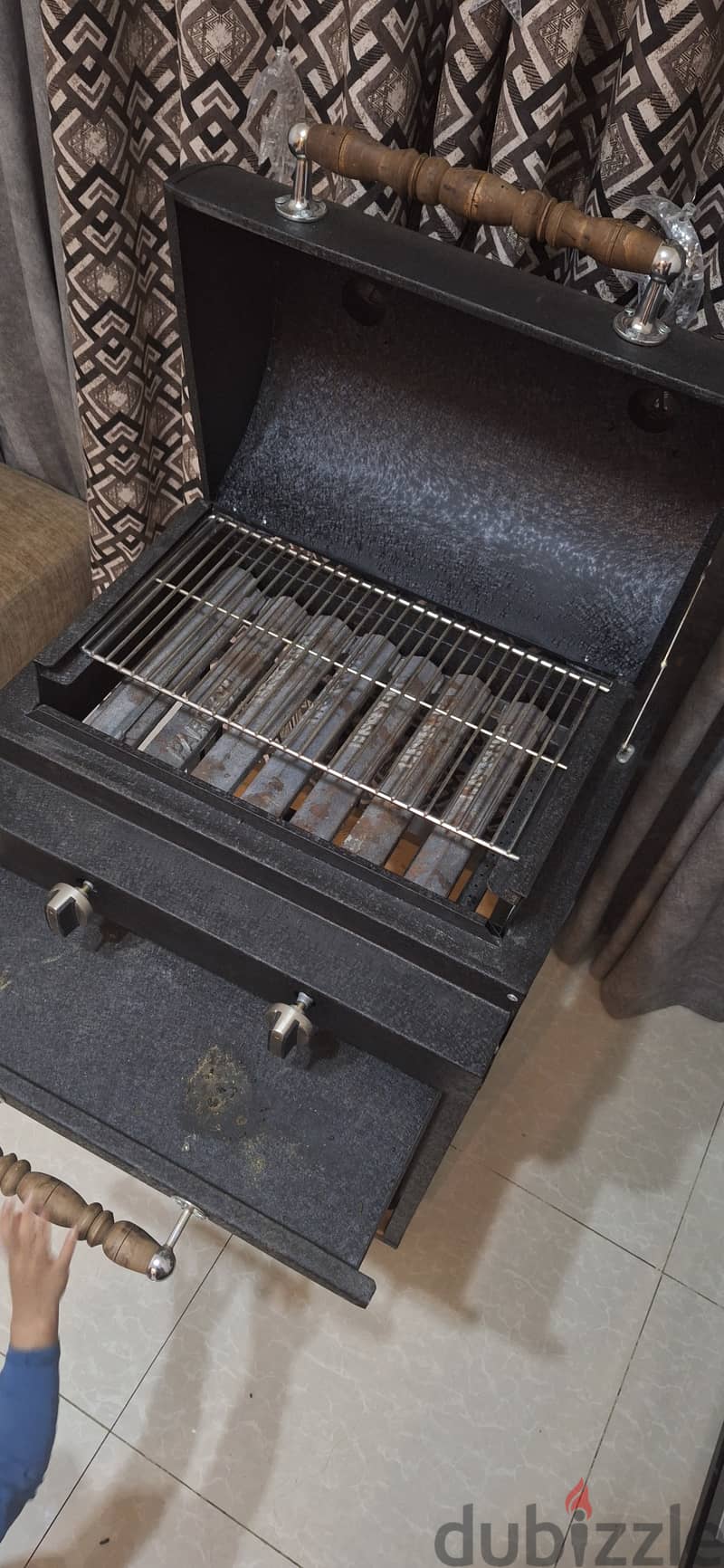 2 burner gas barbecue grill . . plz contact call / WhatsApp 92244820 5