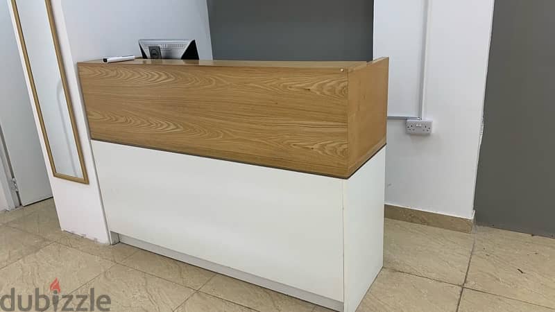 RECEPTIONIST/COUNTER TABLE 0