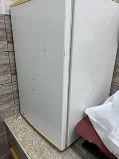 refrigerator/