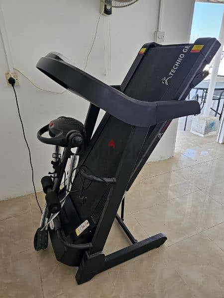 Treadmill with massager belt 1
