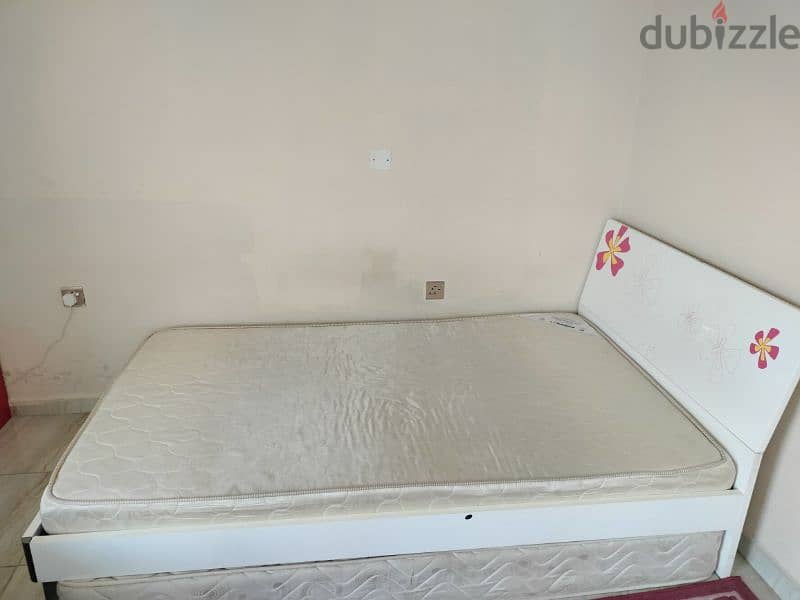 Single bed (Queen size) 1