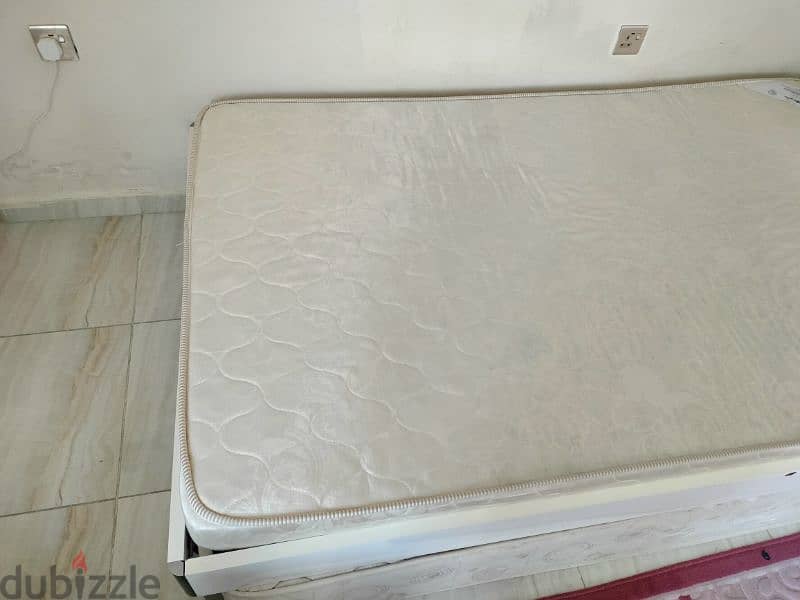 Single bed (Queen size) 3