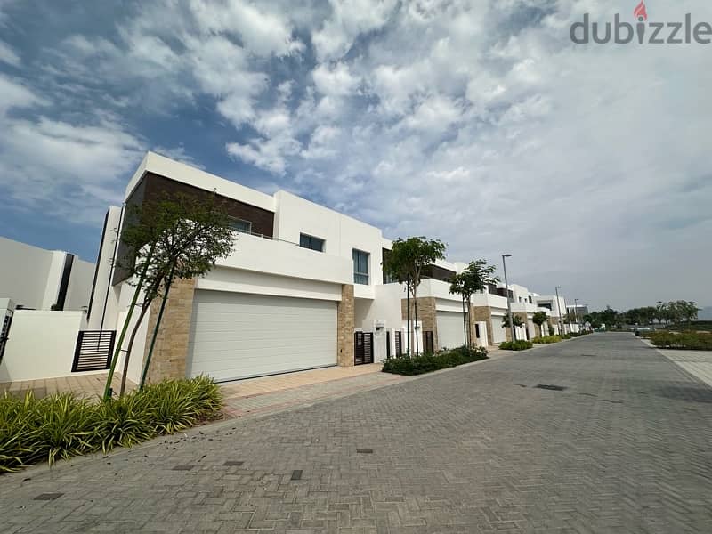 luxury brand new villa in ghadir  first line 3